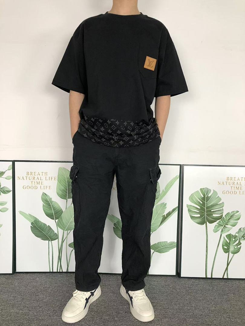 Louis Vuitton 138 L⭐ T-SHIRT 312090601 (Im 170Cm 55Kg I Wear Size L In The Phot) - Image 3