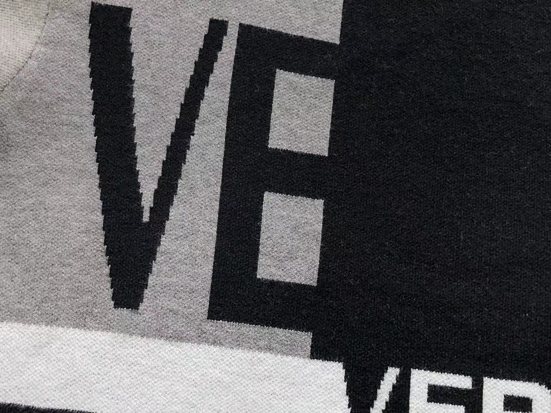 Versace 138 V⭐⭐SA⭐E SWEATER 3112172920 (Im 170Cm 60Kg I Wear Size M In The Phot) - Image 9