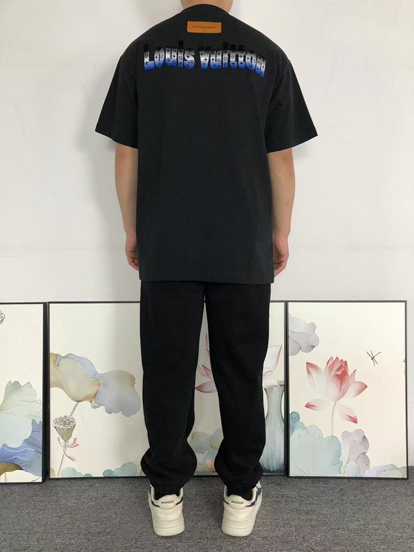 Louis Vuitton 118 L⭐ T-SHIRT 11122007137 (Im 170Cm 60Kg I Wear Size M In The Phot) - Image 4