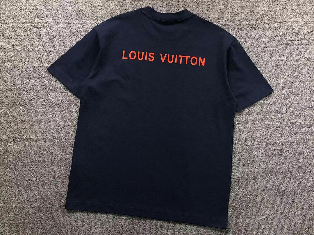 Louis Vuitton 115 L⭐ T-SHIRT 592009147 (Im 170Cm 60Kg I Wear Size M In The Phot) - Image 12