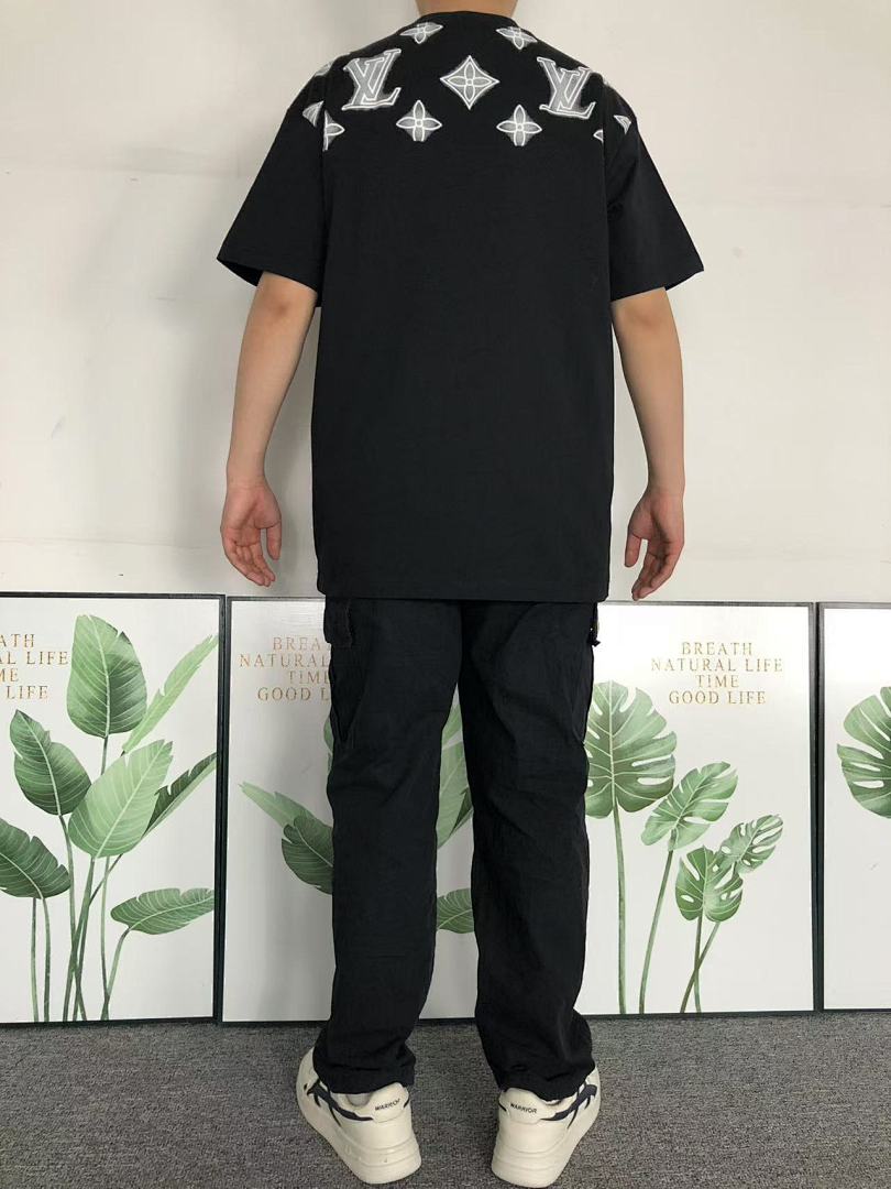Louis Vuitton 125 L⭐ T-SHIRT 311211921 (Im 170Cm 57Kg I Wear Size XS In The Phot) - Image 4
