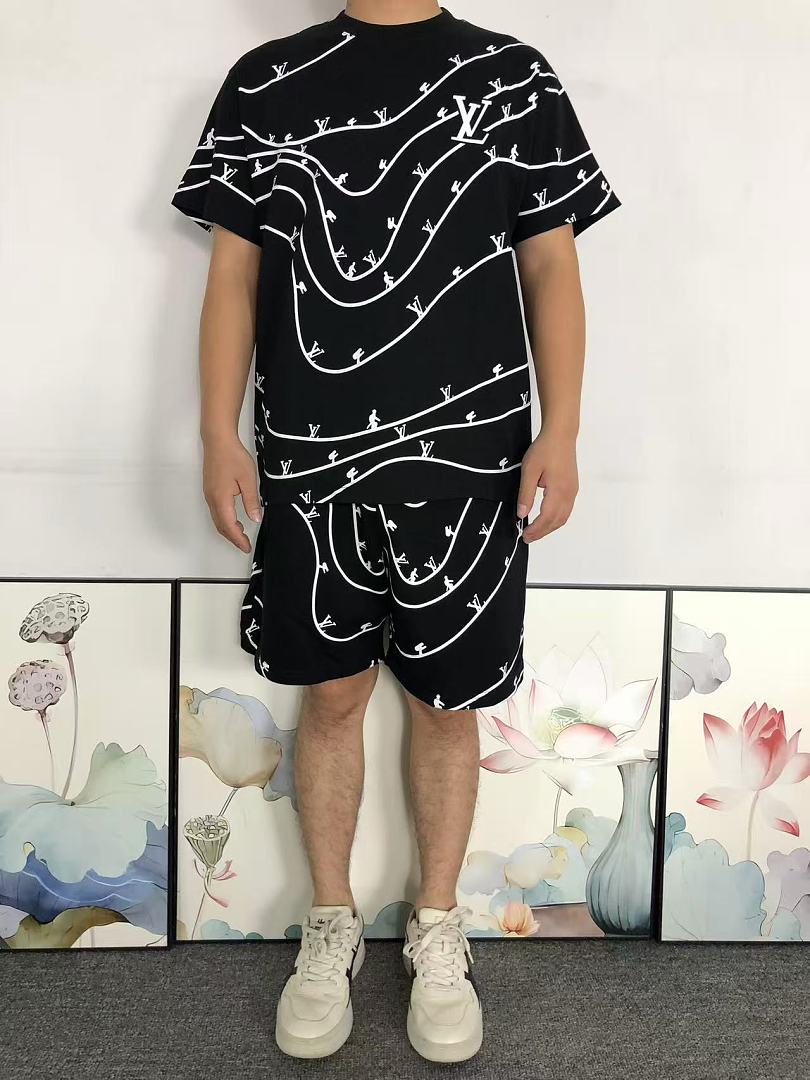 Louis Vuitton SHORTS 158 L⭐ T-SHIRT 2208020615 (Im 170Cm 60Kg I Wear Size S In The Phot) - Image 4