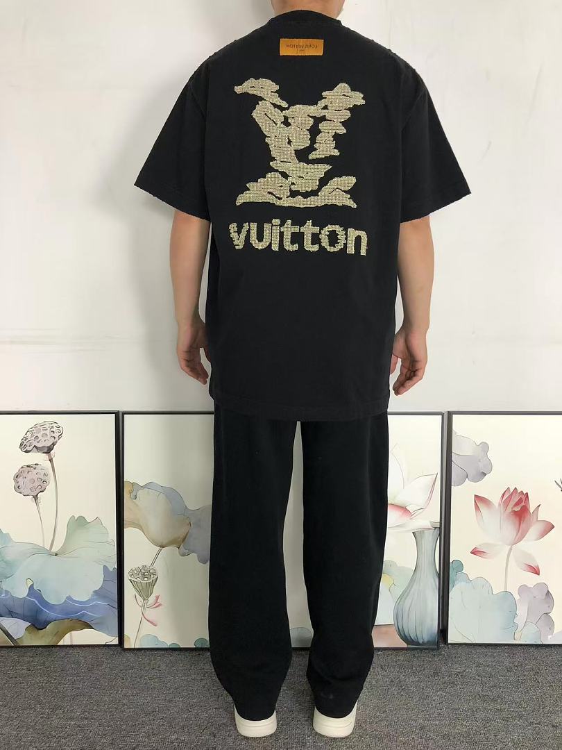 Louis Vuitton 158 L⭐ T-SHIRT 52418116147 (Im 170Cm 60Kg I Wear Size L In The Phot) - Image 4