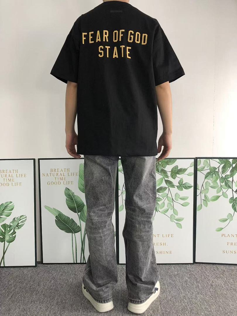 Fear of God 105 FOG T-SHIRT 412190217 (Im 170Cm 57Kg I Wear Size S In The Phot) - Image 4