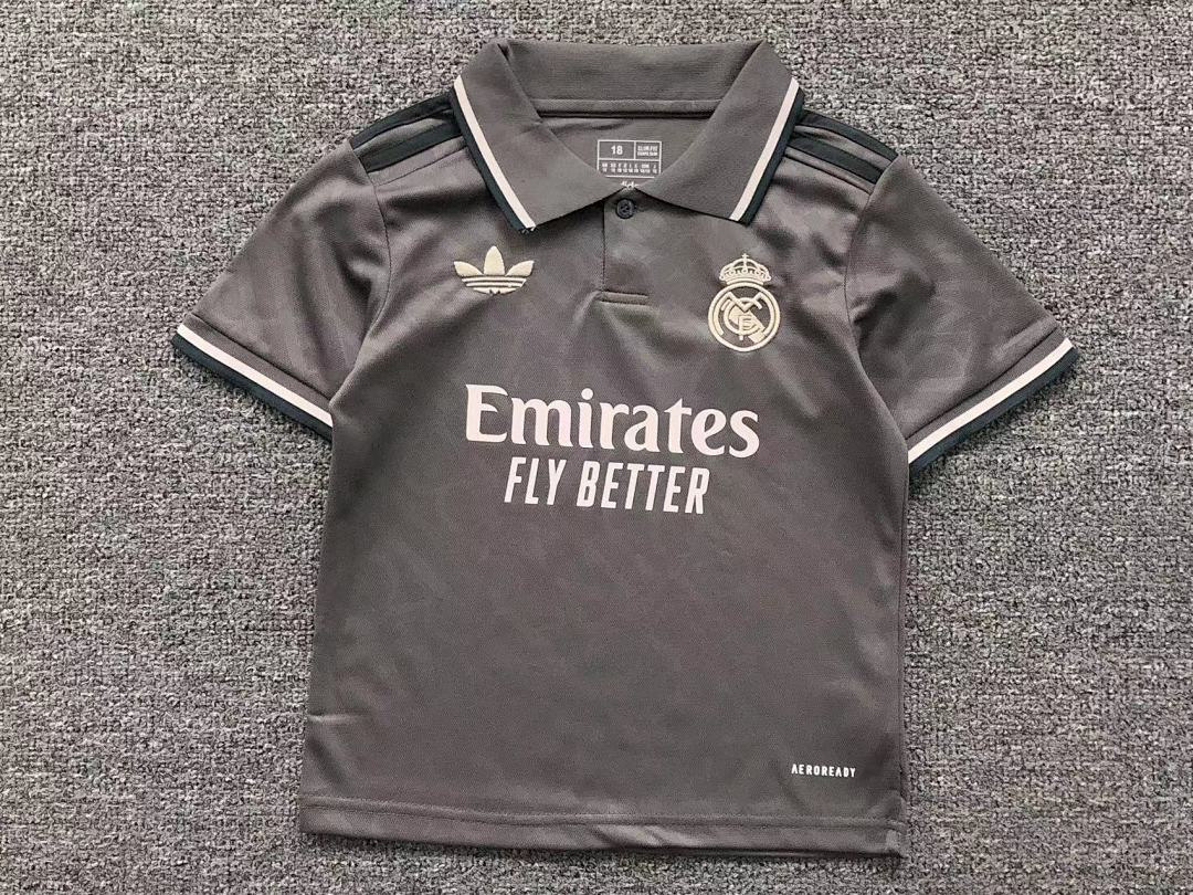 Chanel 68 FOOTBALL T-SHIRT SHORTS - Image 6