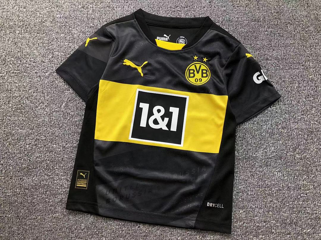Chanel 68 FOOTBALL T-SHIRT SHORTS - Image 6