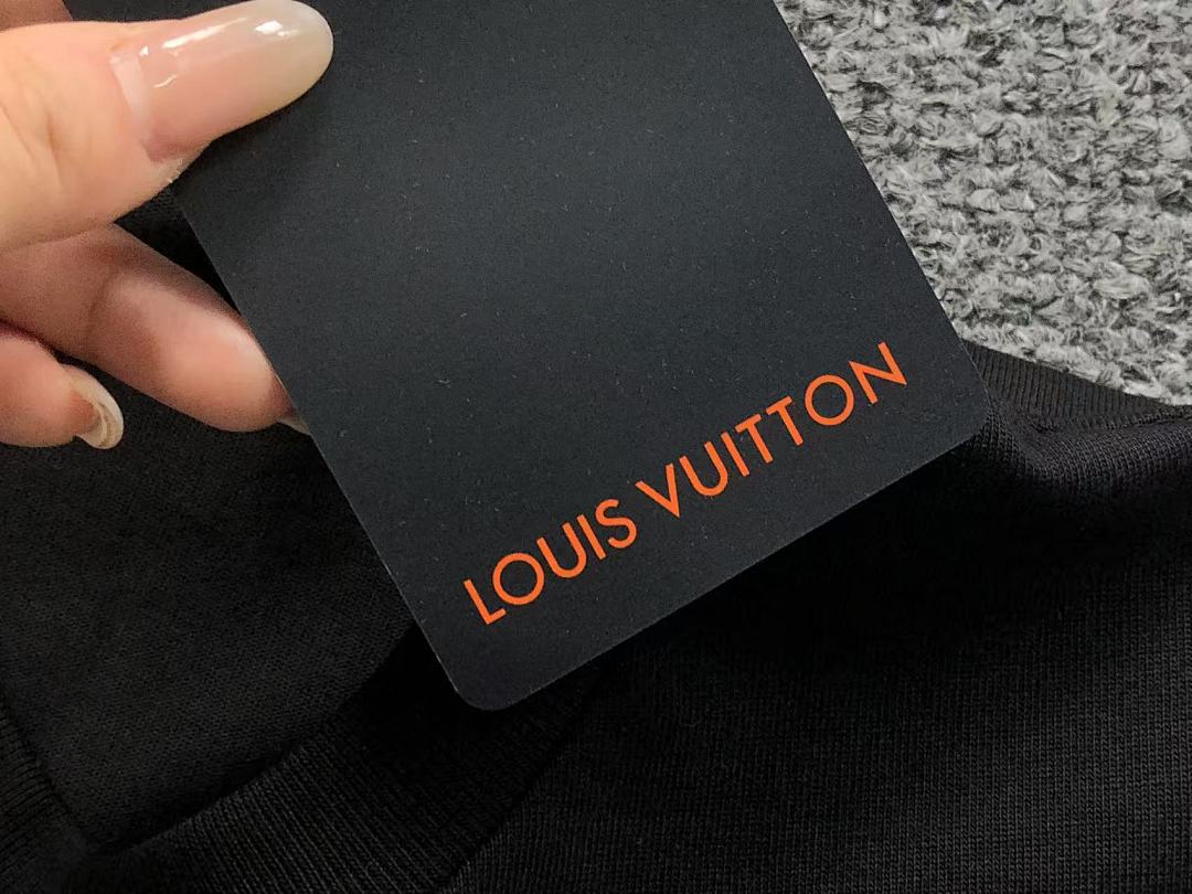 Louis Vuitton 108 L⭐ T-SHIRT 41062619126 (Im 170Cm 60Kg I Wear Size XS In The Phot) - Image 21