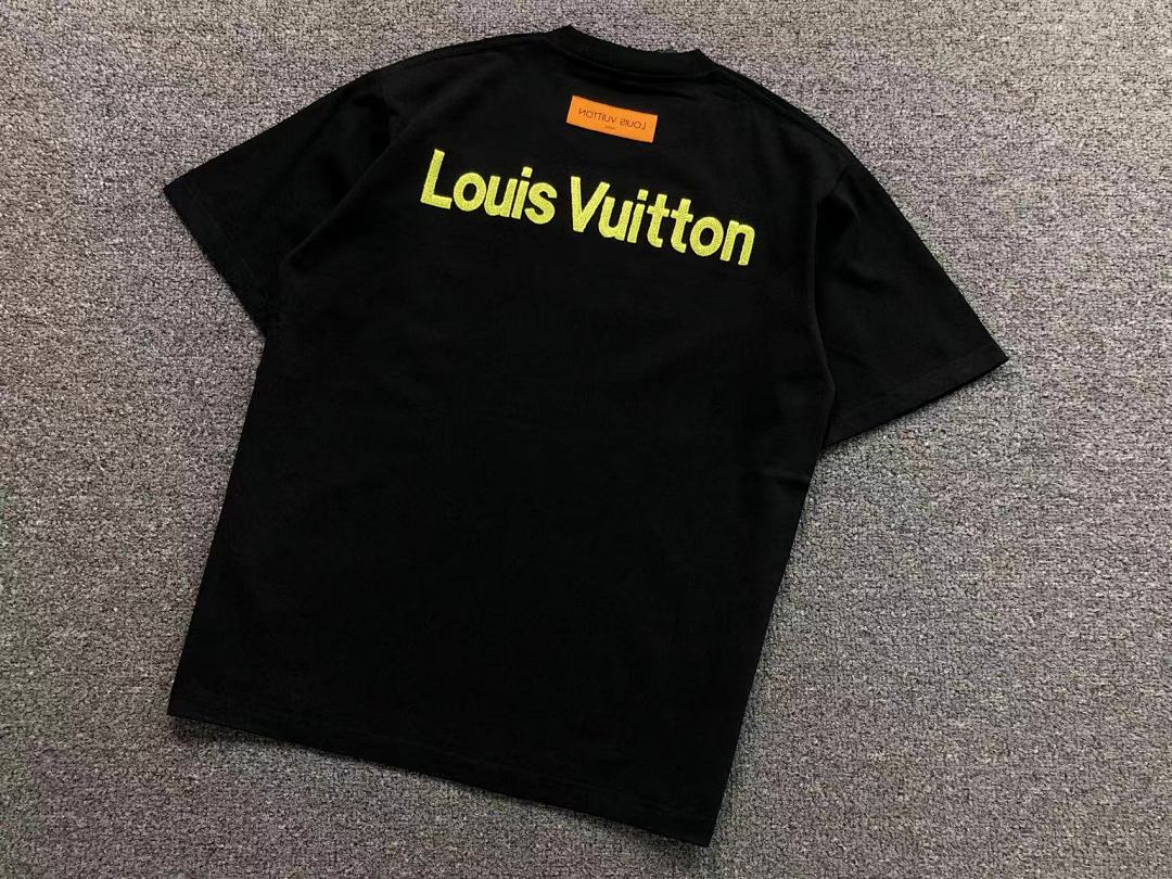 Louis Vuitton 115 L⭐ T-SHIRT 520120820 (Im 170Cm 60Kg I Wear Size S In The Phot) - Image 14