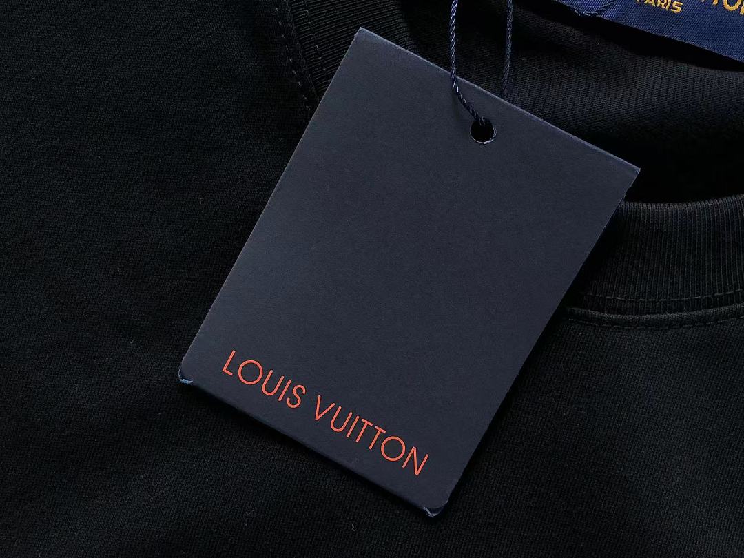 Louis Vuitton SHORTS 158 L⭐ T-SHIRT 2208020215 (Im 170Cm 60Kg I Wear Size S In The Phot) - Image 17