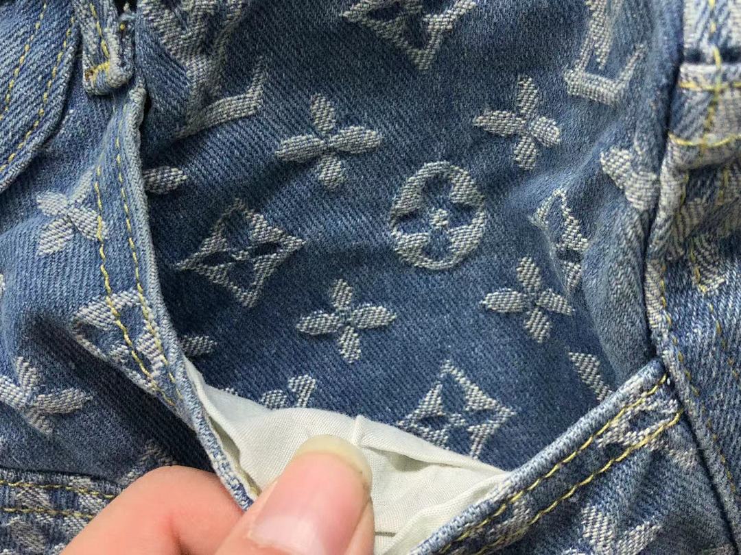 Louis Vuitton 208 L⭐ - Image 10
