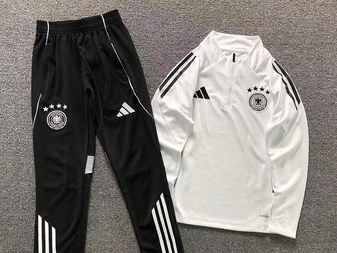 Chanel 135 FOOTBALL LONG SLEEVED TROUSERS - Image 5