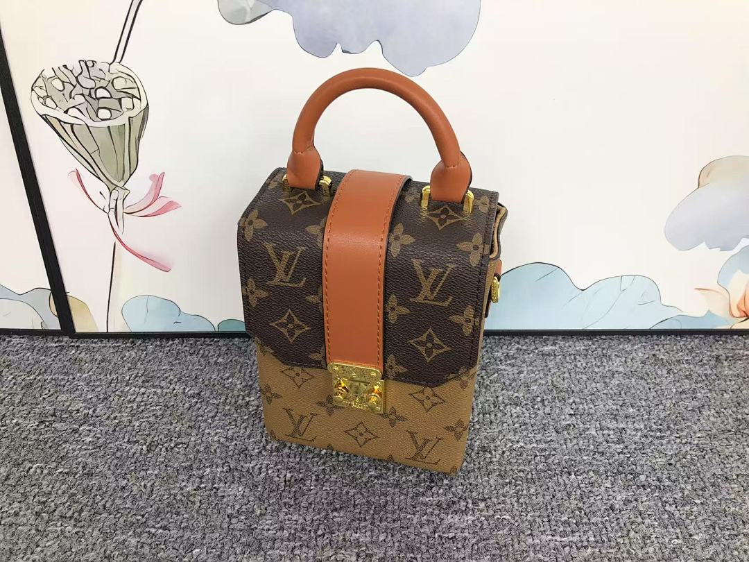 Louis Vuitton 135 L⭐ BAG 4105052513 (Long 13CM* Wide 7CM*16CM) - Image 4