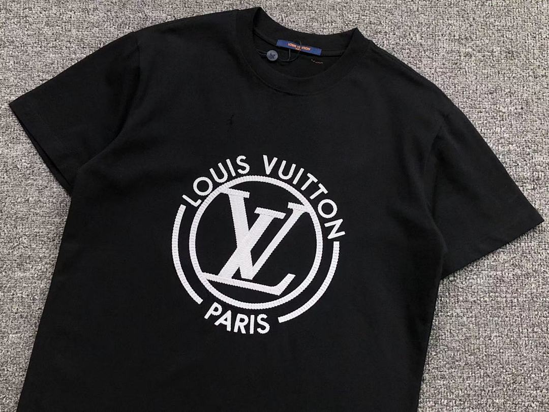 Louis Vuitton 125 L⭐ T-SHIRT 311212021 (Im 170Cm 57Kg I Wear Size XS In The Phot) - Image 9
