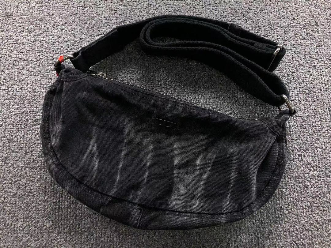 Diesel 218 DIESEL BAG 4207240275 (Long 34CM* Wide 9CM* High 20CM) - Image 3