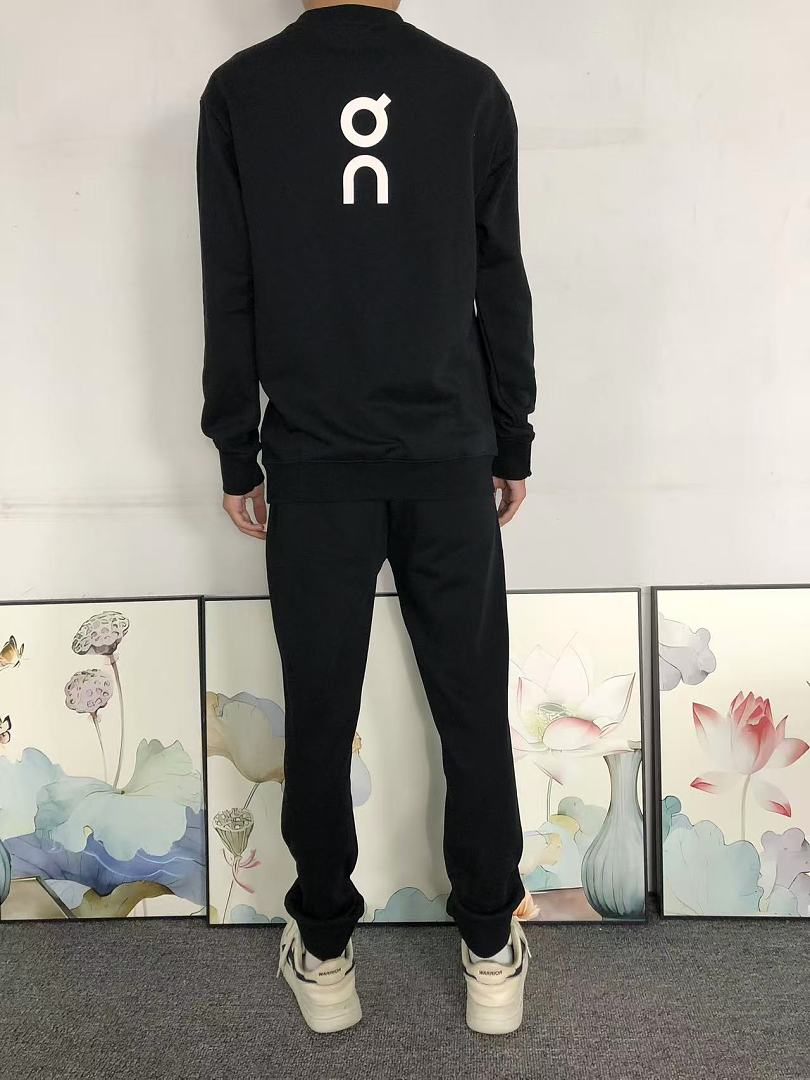 On Running 129 ON HOODIE 12961230 (Im 170Cm 60Kg I Wear Size M In The Phot) - Image 5