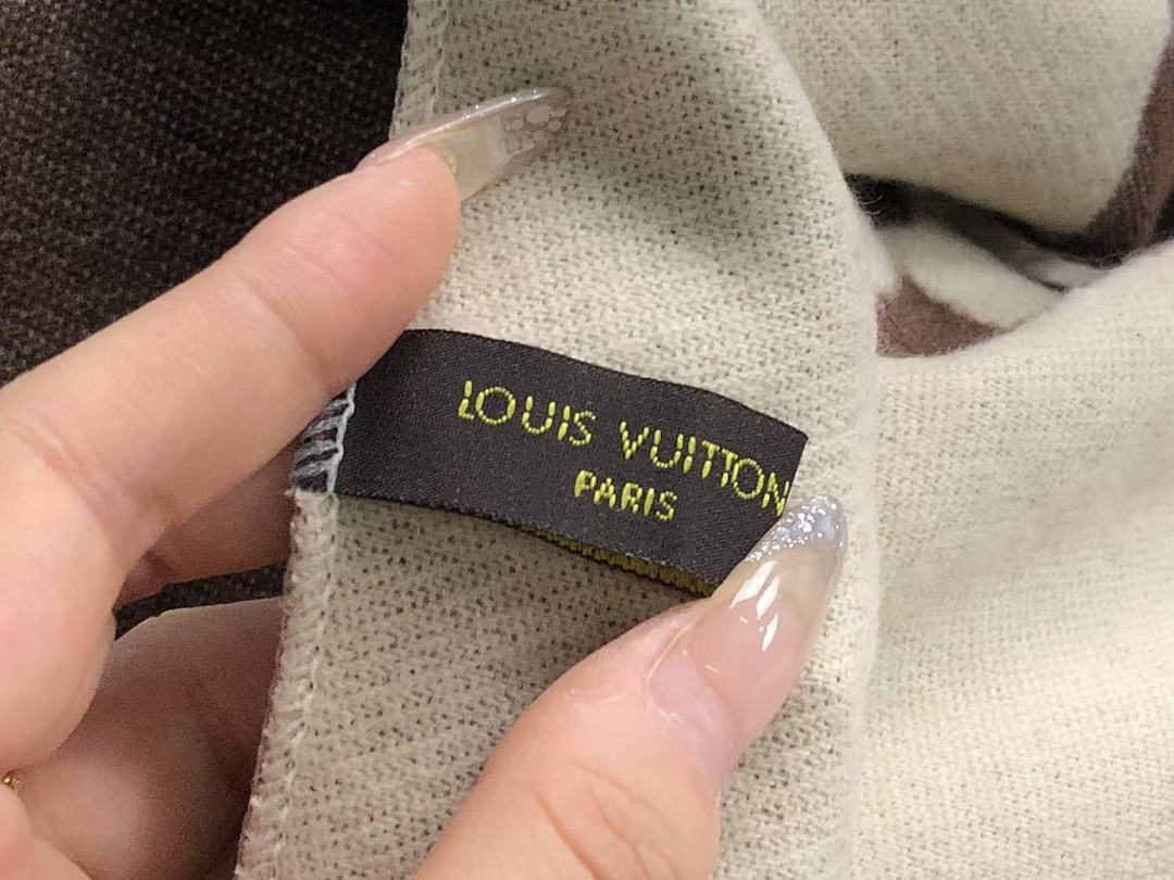 Louis Vuitton 95 L⭐ SCARF 560507102 (Long 176CM* Wide 65CM*) - Image 15