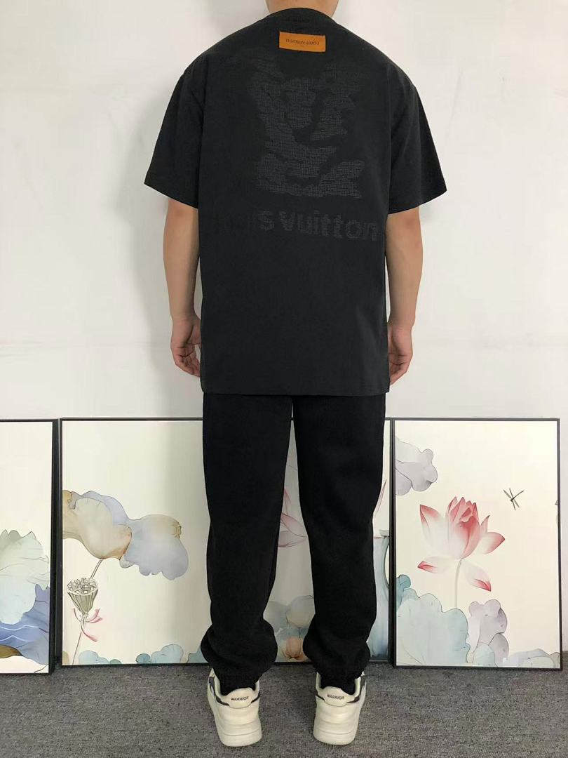 Louis Vuitton 118 L⭐ T-SHIRT 11122004137 (Im 170Cm 60Kg I Wear Size M In The Phot) - Image 4