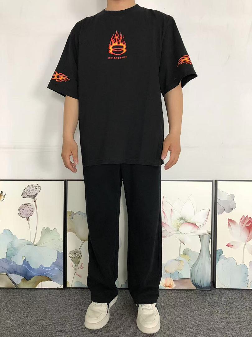 Balenciaga 135 B⭐L⭐⭐⭐IA⭐A T-SHIRT 42032301163 (Im 170Cm 60Kg I Wear Size XS In The Phot) - Image 3