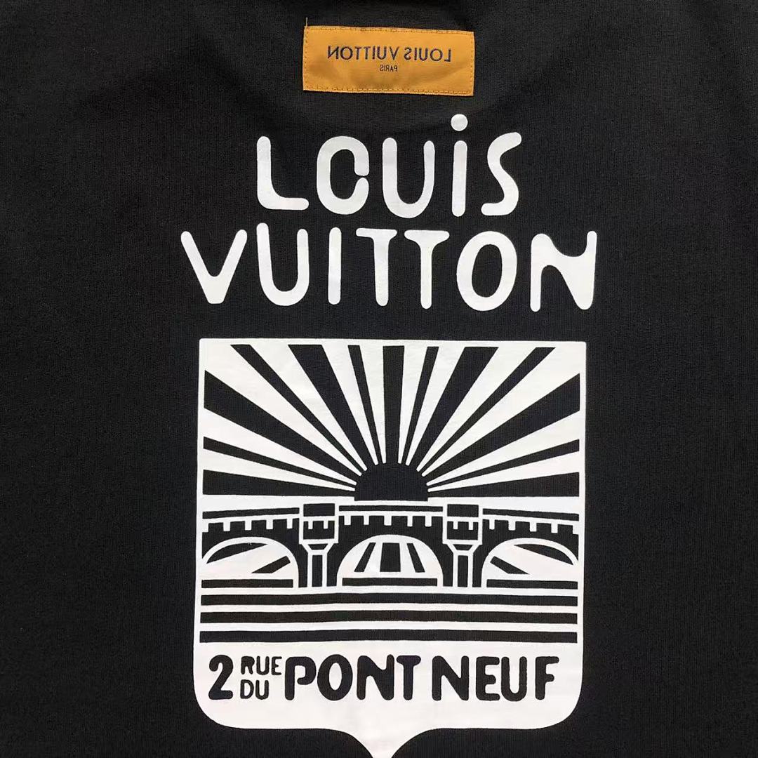 Louis Vuitton 108 L⭐ T-SHIRT 41061319126 (Im 170Cm 60Kg I Wear Size XS In The Phot) - Image 13