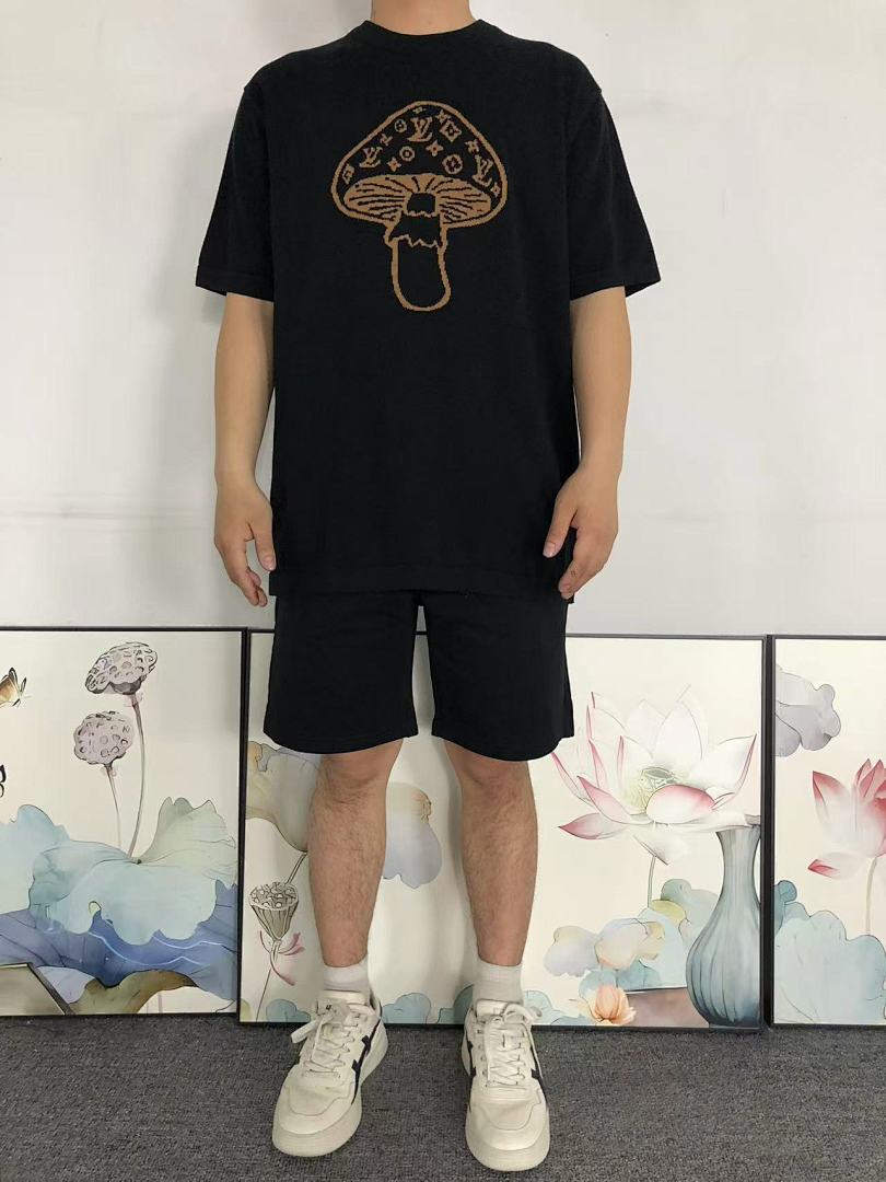 Louis Vuitton 178 L⭐ T-SHIRT 3201160621 (Im 170Cm 60Kg I Wear Size M In The Phot) - Image 3