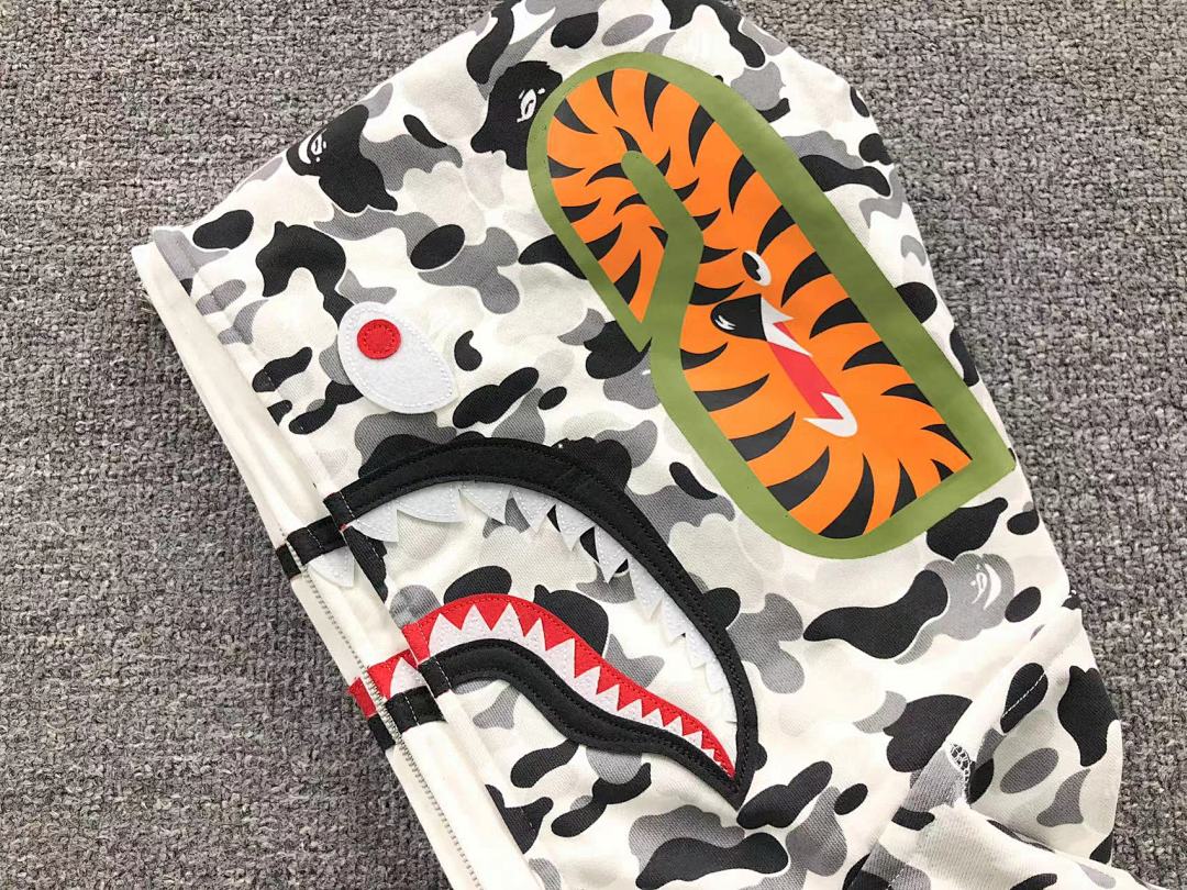 Bape 298 BAPE HOODIE 312200211 (Im 170Cm 57Kg I Wear sizeM In The Phot) - Image 11