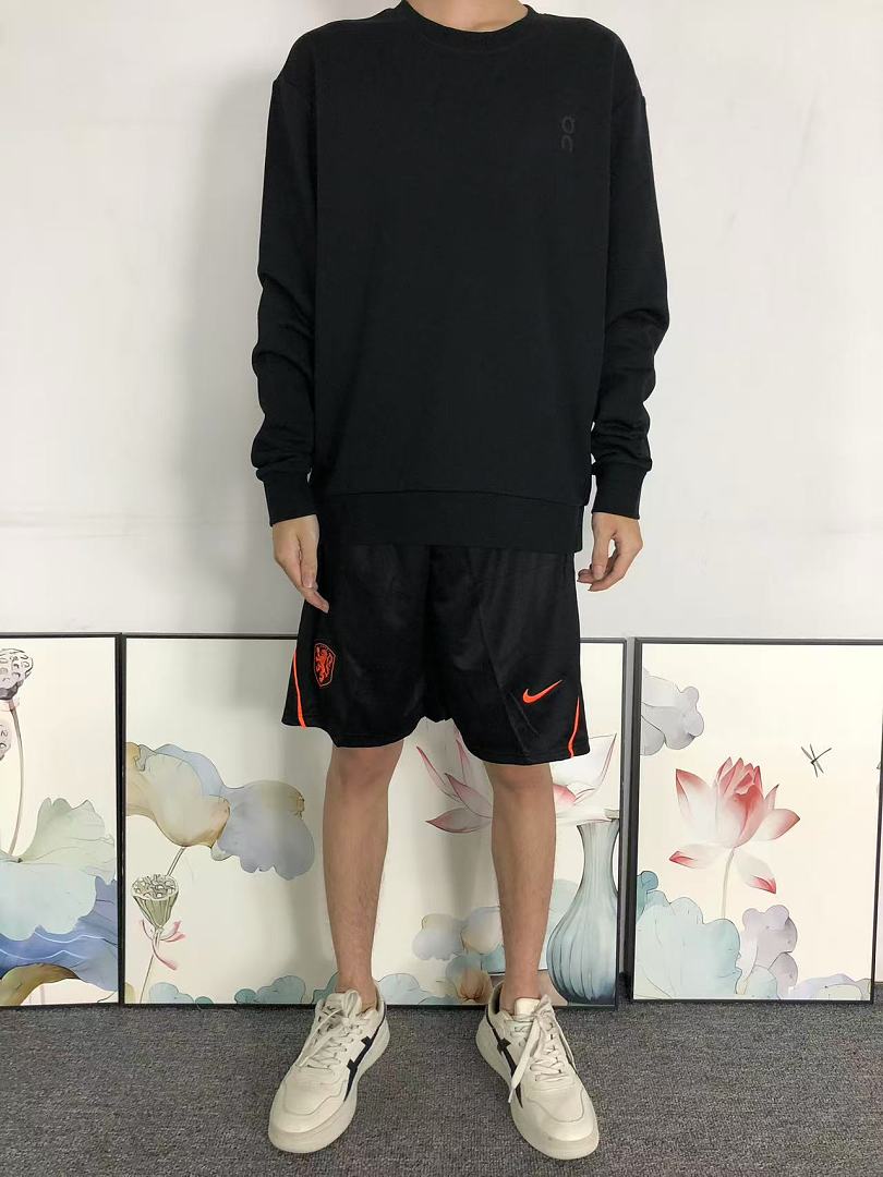 On Running 158 ON HOODIE 2206210604 (Im 170Cm 60Kg I Wear Size L In The Phot) - Image 3