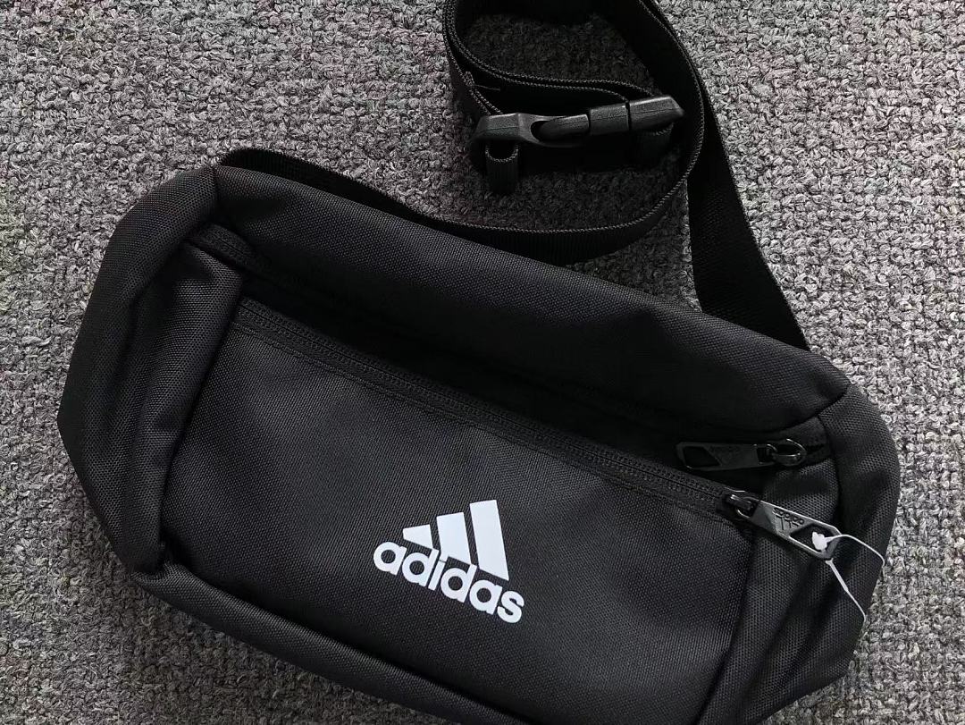 Adidas 72 A⭐I⭐AS BAG 127240943 (Long 26CM* Wide 5CM* High 14CM) - Image 4