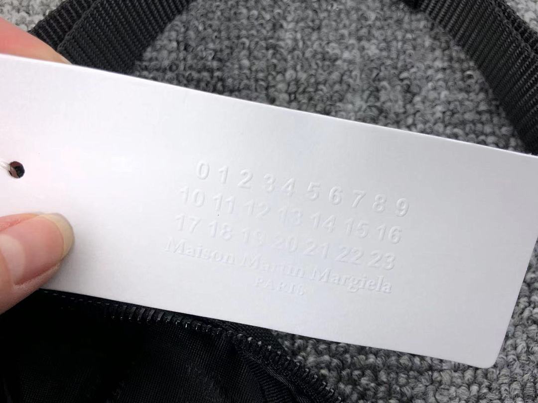 On Running 116 MAISON MARGIELA BAG 272262 (Long 19CM* Wide 6CM* High 24CM) - Image 32