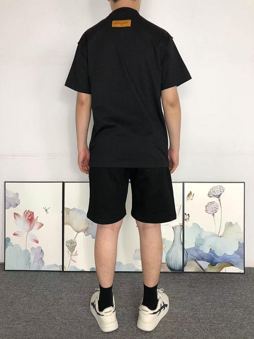 Louis Vuitton 95 L⭐ T-SHIRT 57114181 (Im 170Cm 60Kg I Wear Size M In The Phot) - Image 4