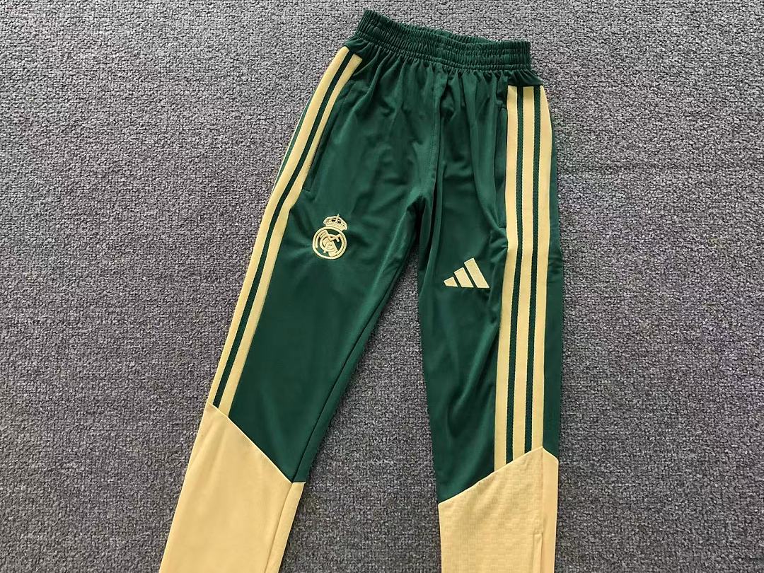 Chanel 135 FOOTBALL LONG SLEEVED TROUSERS - Image 18