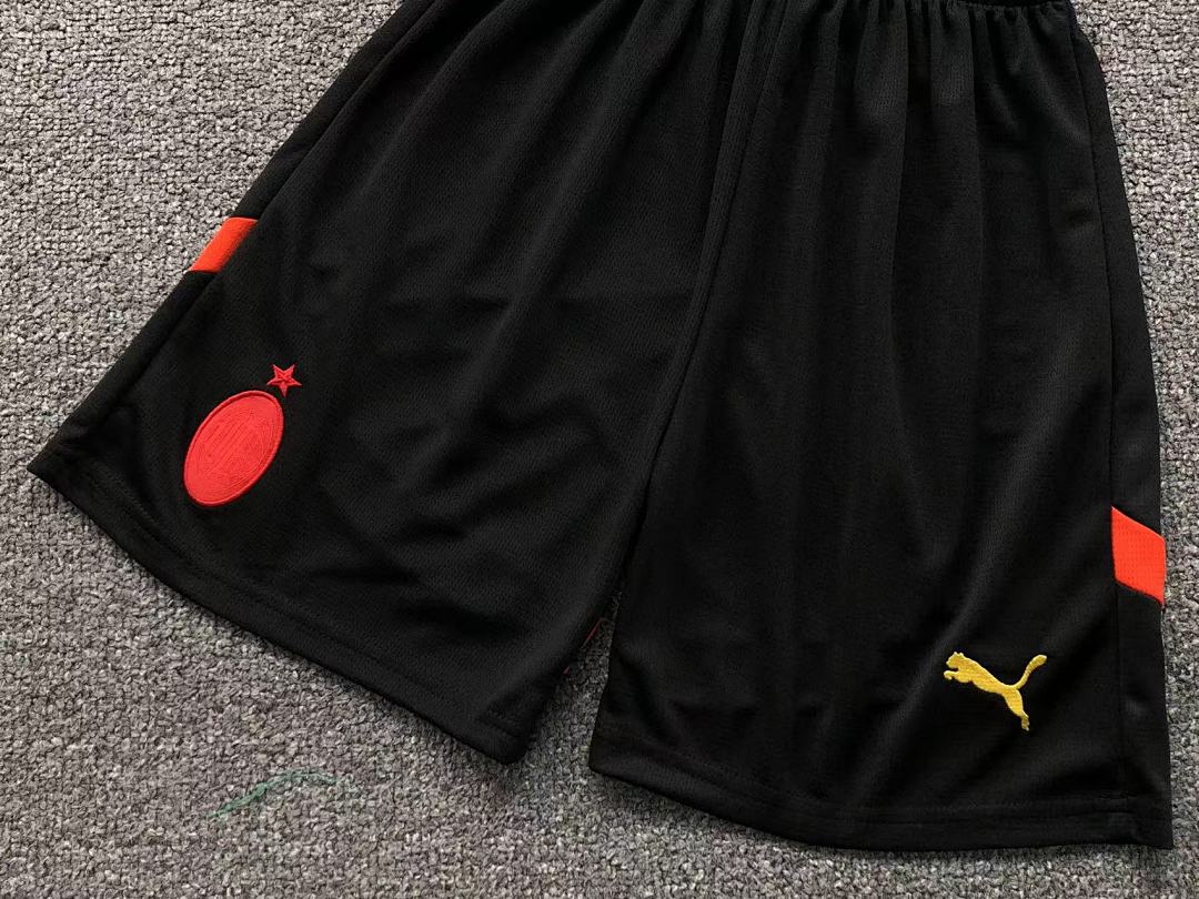 Chanel 75 FOOTBALL T-SHIRT SHORTS - Image 25