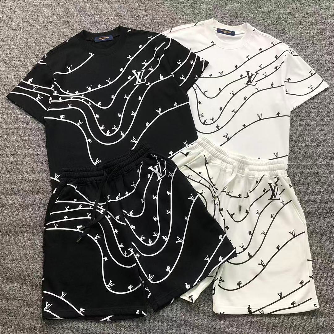Louis Vuitton SHORTS 158 L⭐ T-SHIRT 2208020615 (Im 170Cm 60Kg I Wear Size S In The Phot)