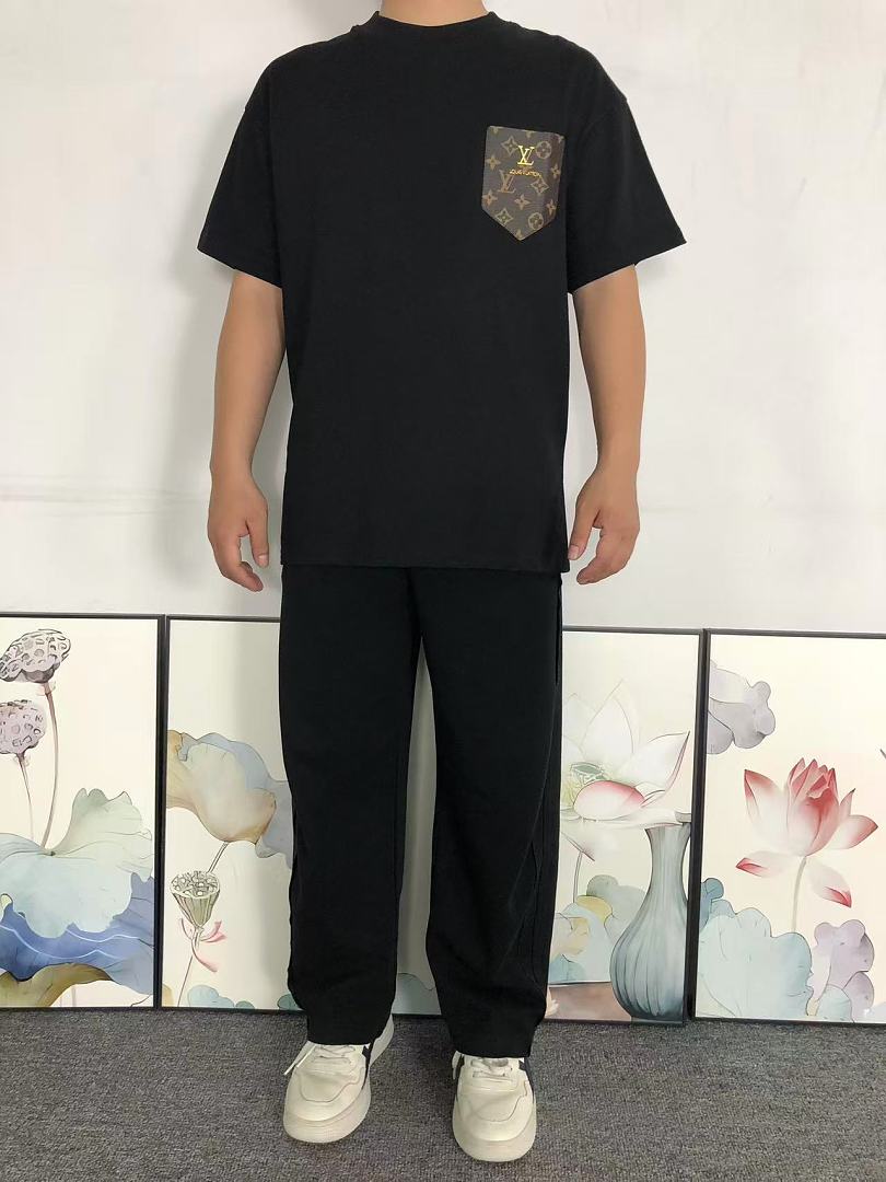 Louis Vuitton 148 L⭐ T-SHIRT 22051216001 (Im 170Cm 60Kg I Wear Size S In The Phot) - Image 3