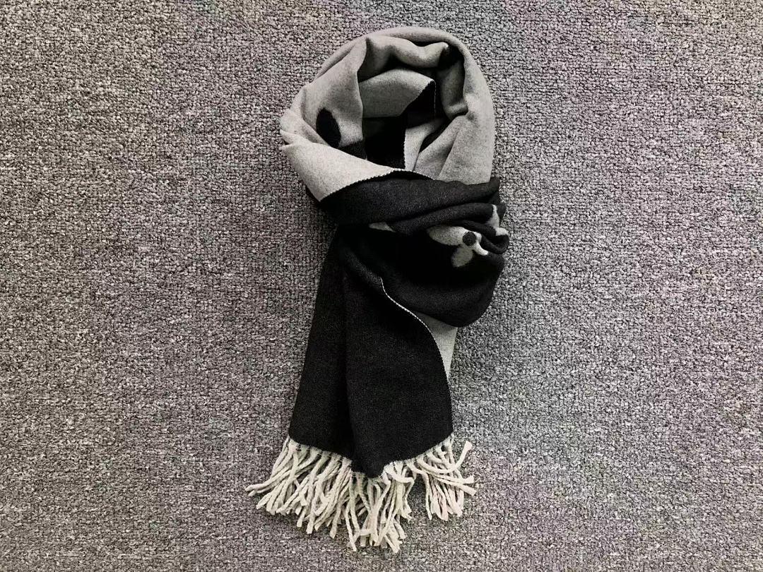 Louis Vuitton 95 L⭐ SCARF 560501102 (Long 176CM* Wide 65CM*) - Image 4