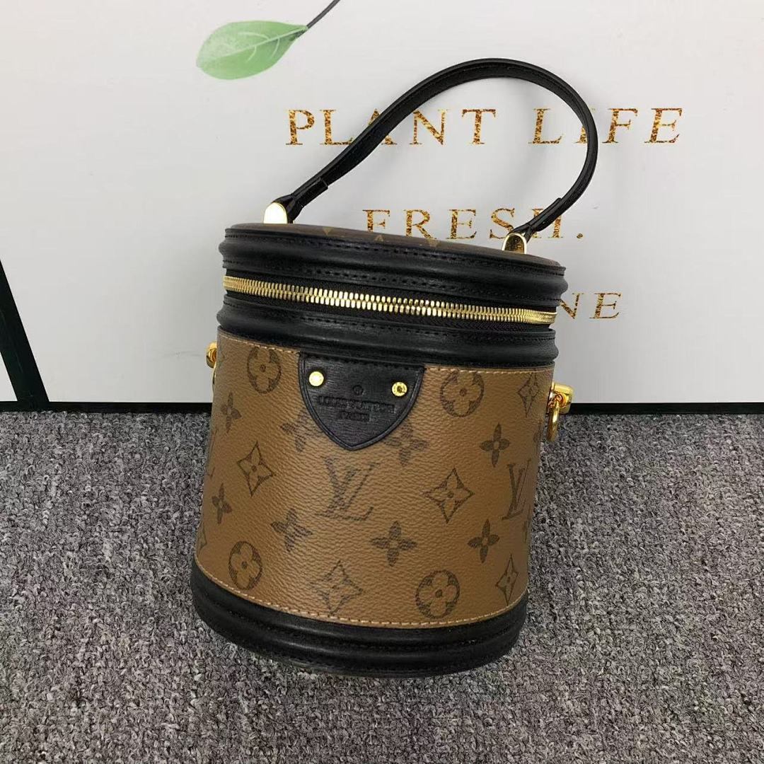 Louis Vuitton 468 L⭐ BAG 412166024 (Long 15CM* Wide 14CM* High 18CM) - Image 2
