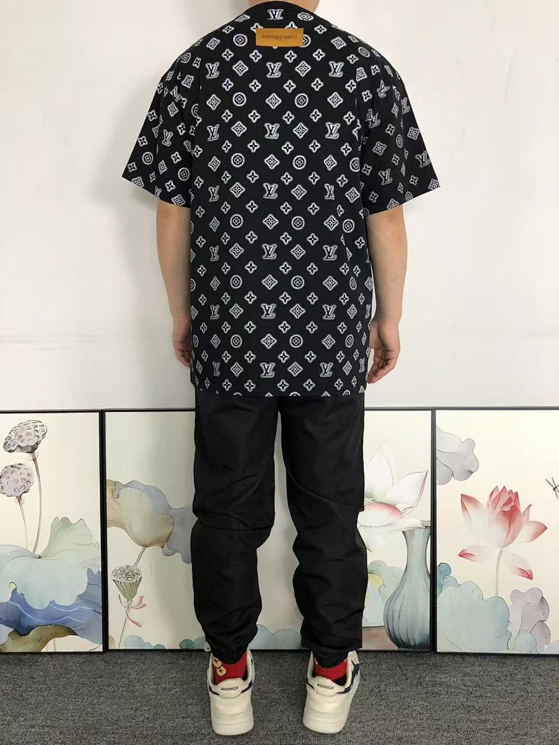 Louis Vuitton 135 L⭐ T-SHIRT 3203272517 (Im 170Cm 65Kg I Wear Size M In The Phot) - Image 4