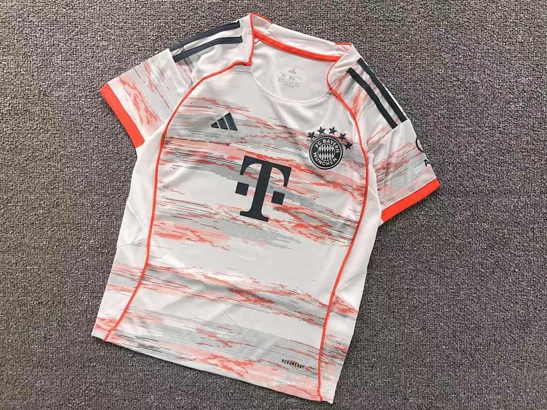 Chanel 75 FOOTBALL T-SHIRT SHORTS - Image 7