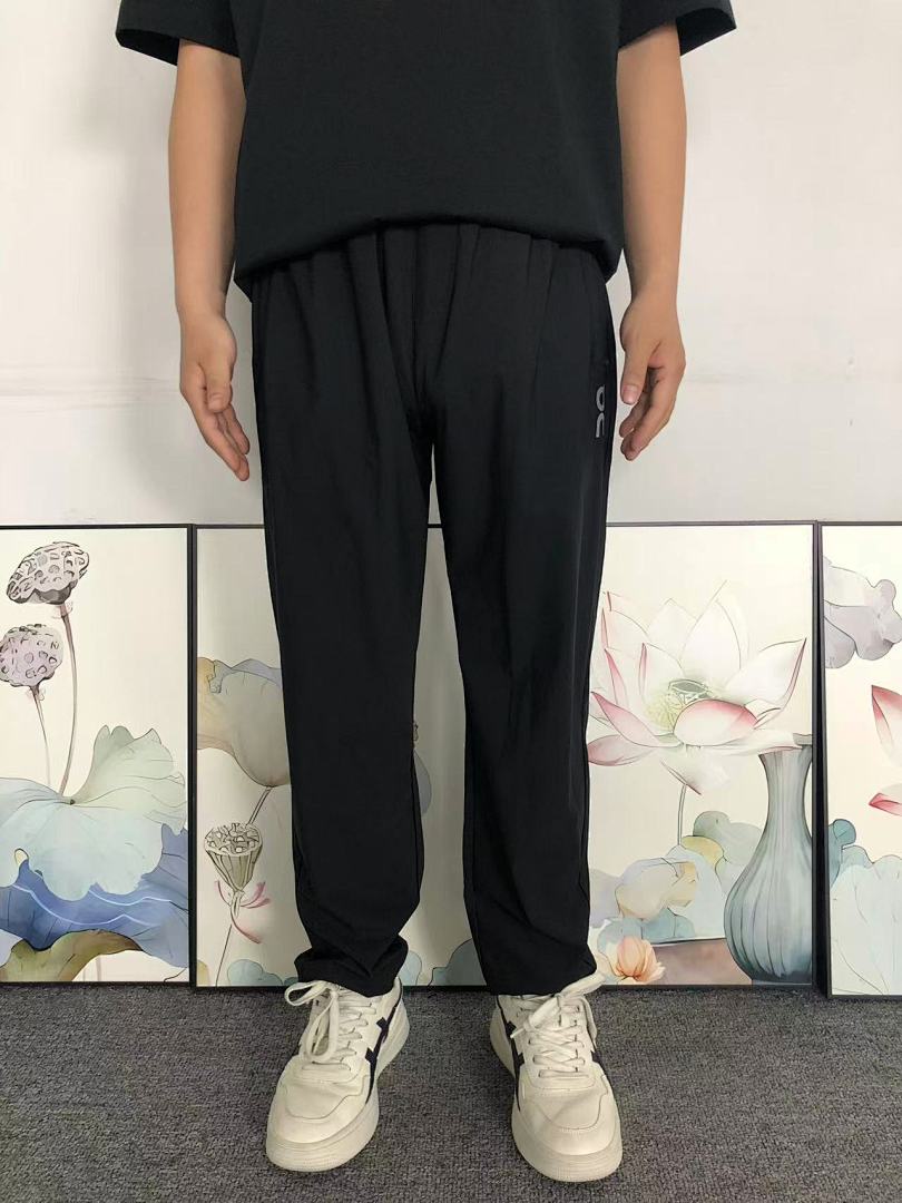 On Running 108 ON TROUSERS 3101053503 (Im 170Cm 60Kg I Wear Size XL In The Phot) - Image 4