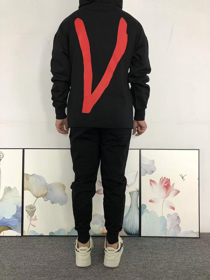 On Running 118 VLONE HOODIE 510114691 (Im 170Cm 60Kg I Wear Size S In The Phot) - Image 4