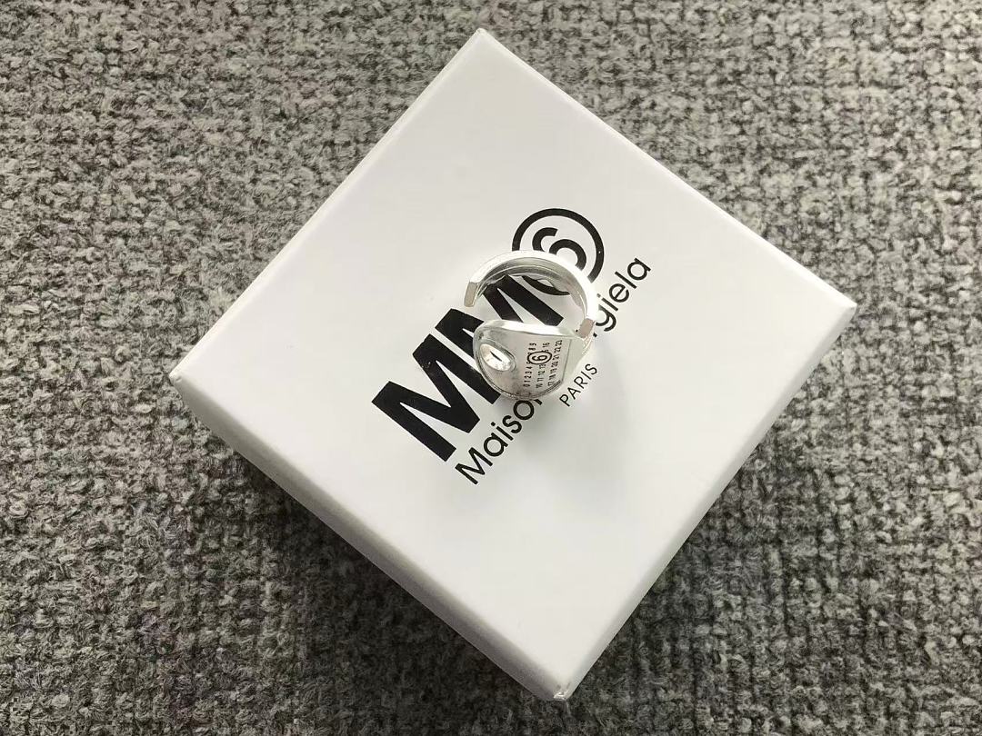 On Running 108 MAISON MARGIELA - Image 2