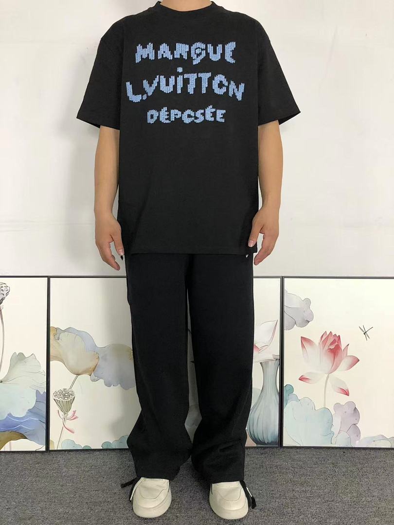 Louis Vuitton 138 L⭐ T-SHIRT 412011421 (Im 170Cm 60Kg I Wear Size S In The Phot) - Image 3