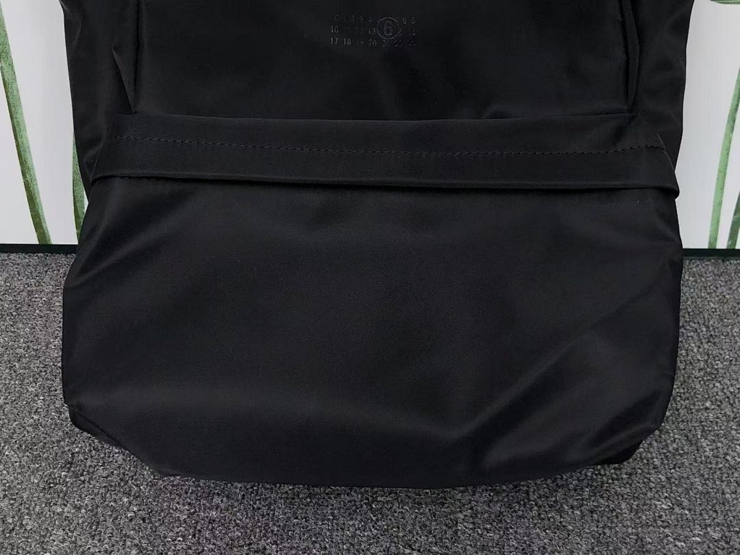 On Running 235 MAISON MARGIELA BAG 1106121424 (Long 42CM* Wide 16CM*45CM) - Image 7