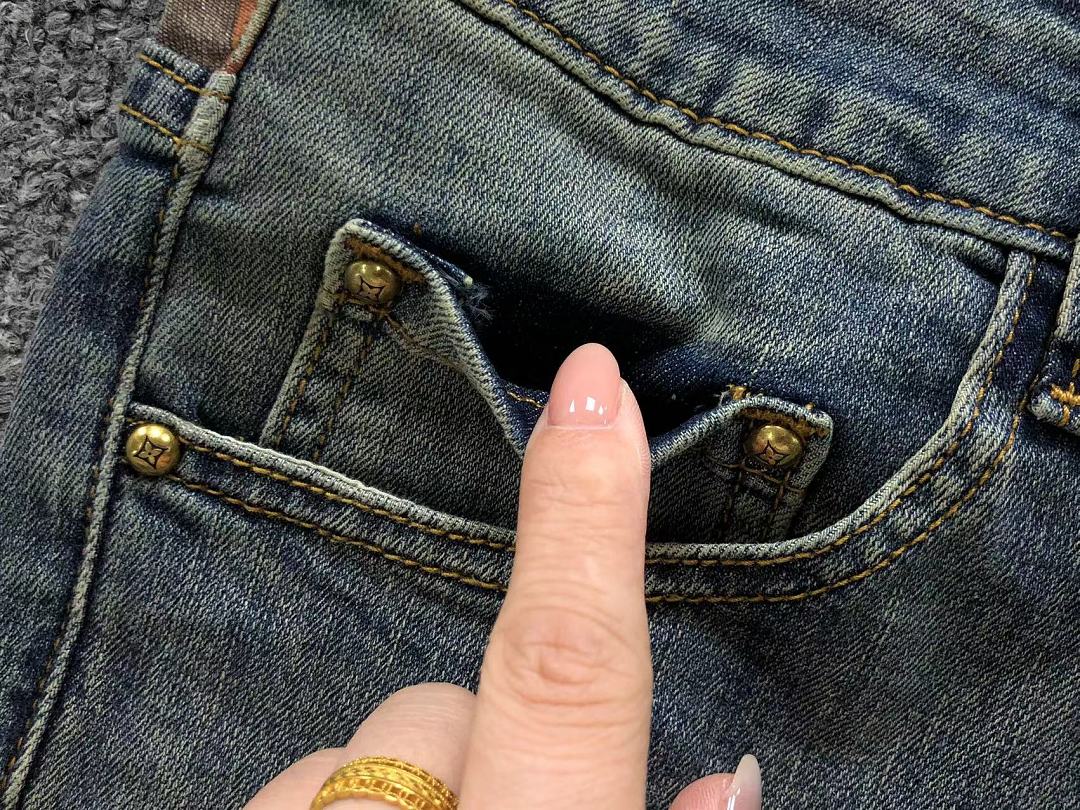 Louis Vuitton 208 L⭐ - Image 18