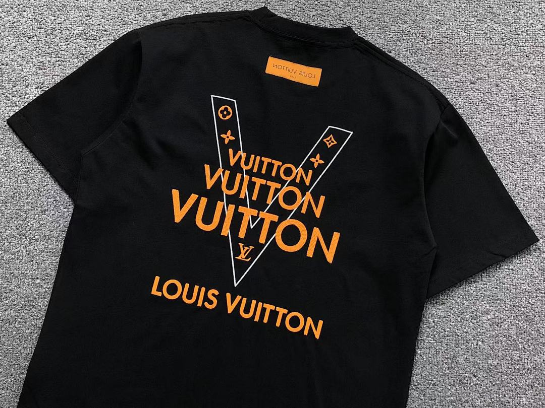 Louis Vuitton 115 L⭐ T-SHIRT 520121020 (Im 170Cm 60Kg I Wear Size L In The Phot) - Image 12