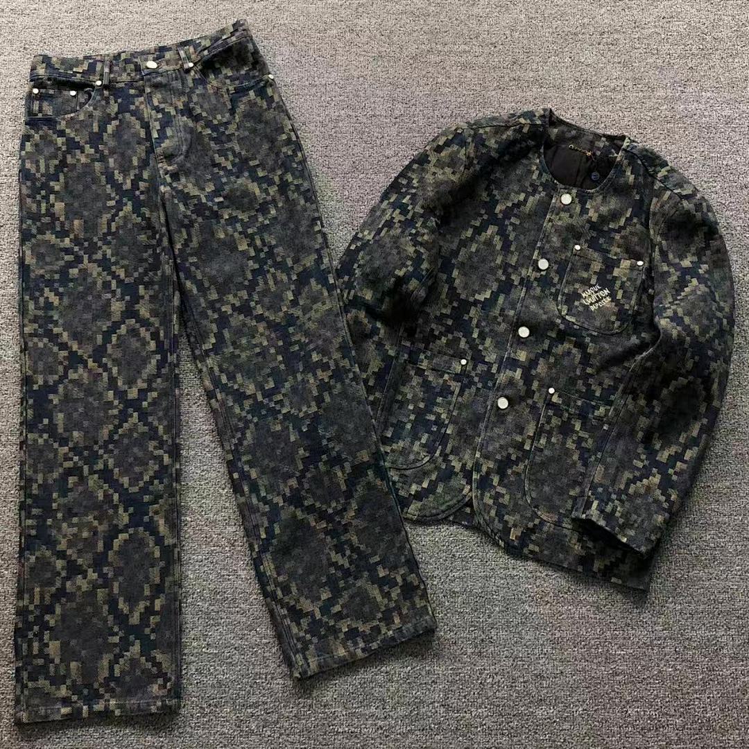 Louis Vuitton TROUSERS 355 L⭐