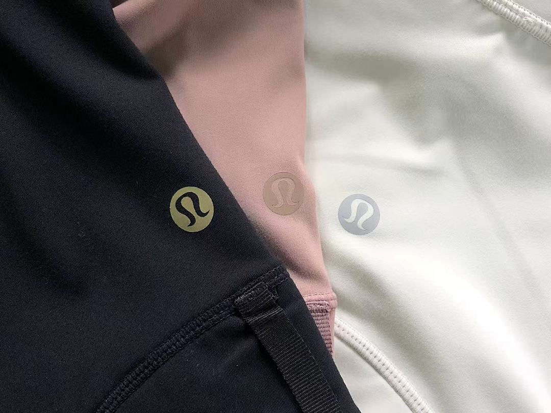 On Running 228 LULULEMON LONG SLEEVED FEMAIE - Image 12