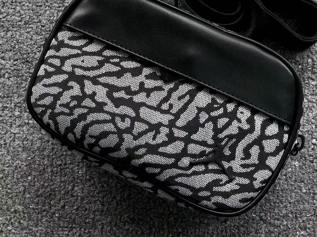 Air Jordan 95 A⭐R J⭐R⭐AN BAG 4109110113 (Long 20CM* Wide 6CM* High 13CM) - Image 4