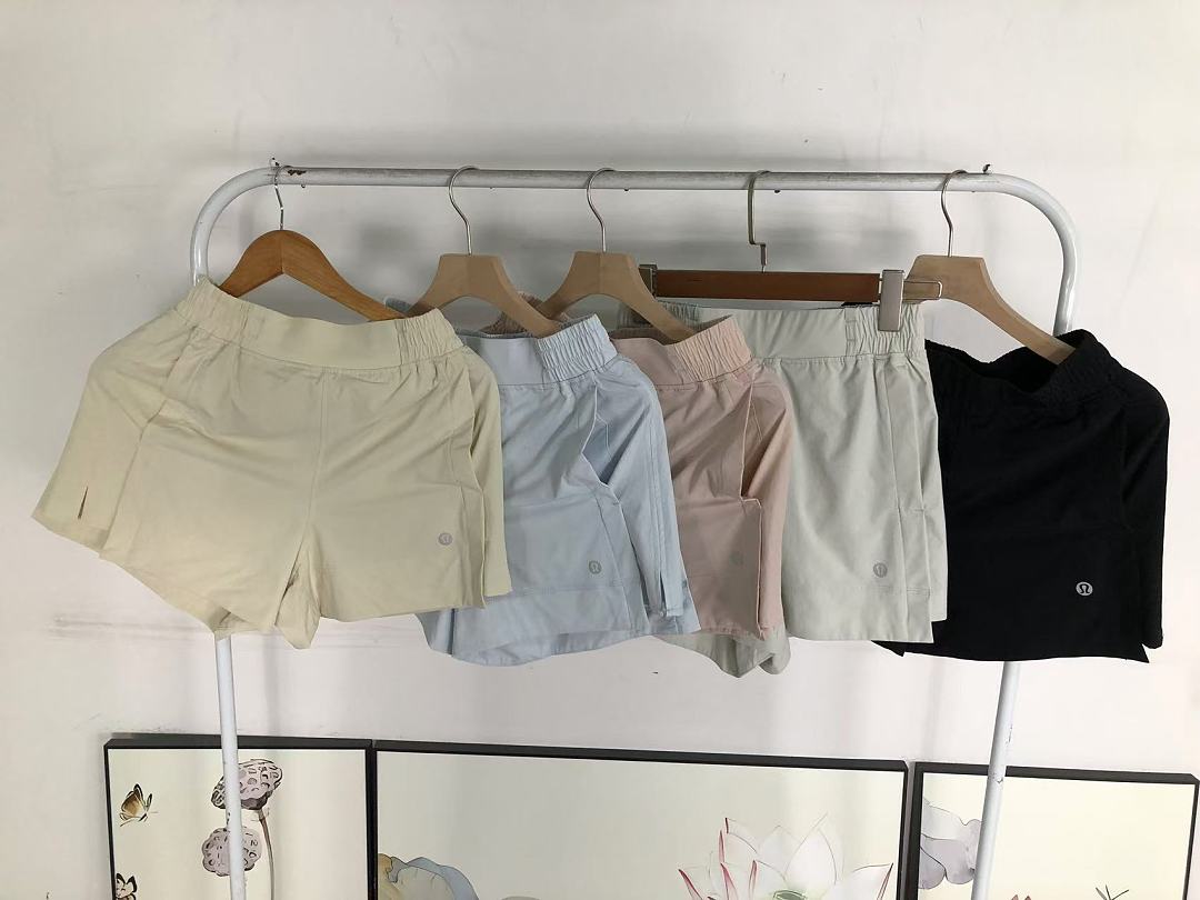 Unbranded 135 LULULEMON SHORTS FEMAIE - Image 25