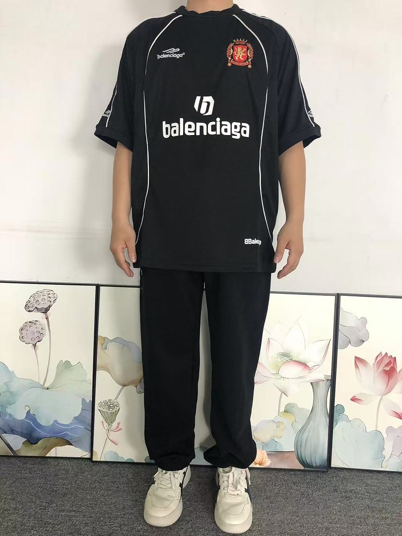 Balenciaga 135 B⭐L⭐⭐⭐IA⭐A T-SHIRT 42042608163 (Im 170Cm 60Kg I Wear Size XS In The Phot) - Image 3