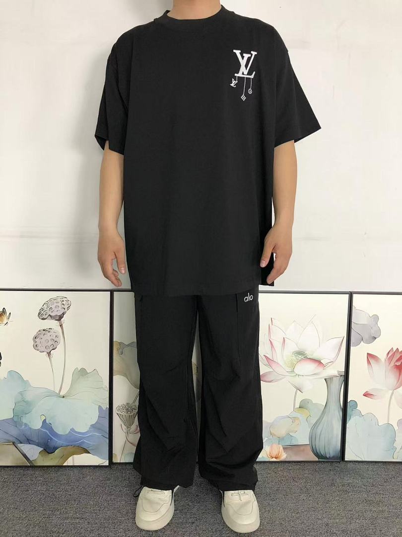 Louis Vuitton 108 L⭐ T-SHIRT 42013106133 (Im 170Cm 60Kg I Wear Size 2XL In The Phot) - Image 3